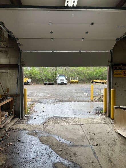 More Photos Of 1026 Mitchell Blvd, Springfield Manufacturing For Sale