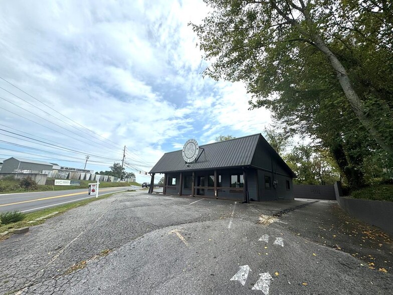 More Photos Of 3900 E First St, Blue Ridge Office Residential For Lease