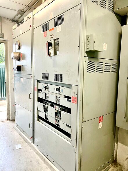 More Photos Of 223 W B St, Colton Manufacturing For Sale