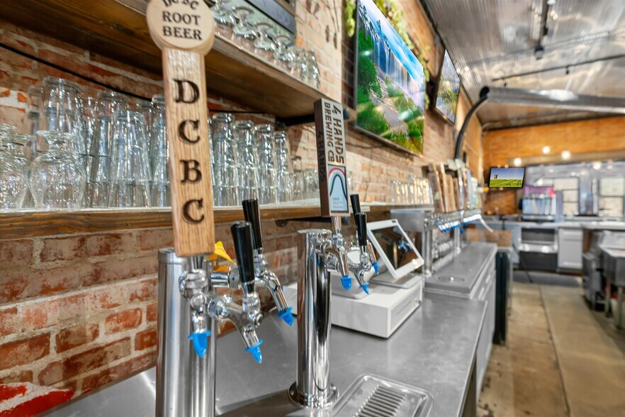 More Photos Of 451 S Thompson Ave, Excelsior Springs Bar For Sale