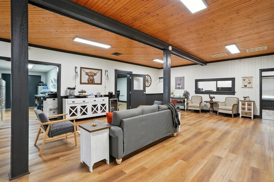 More Photos Of 108 Beam Dr, Mooresville Flex For Sale