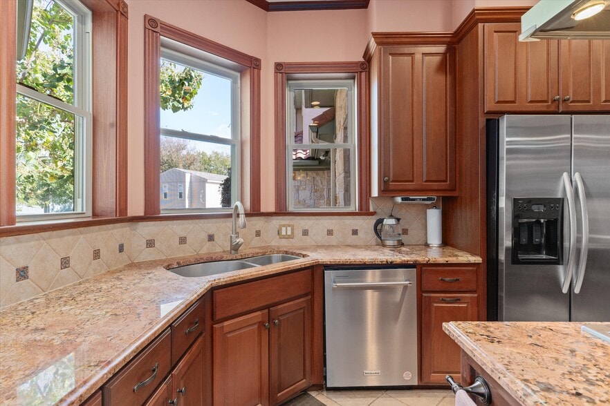 More Photos Of 1092 FM 3000, Elgin Specialty For Sale