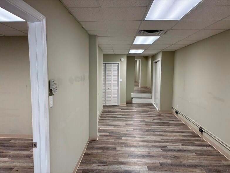 More Photos Of 4212 W Irving Park Rd, Chicago Office For Sale