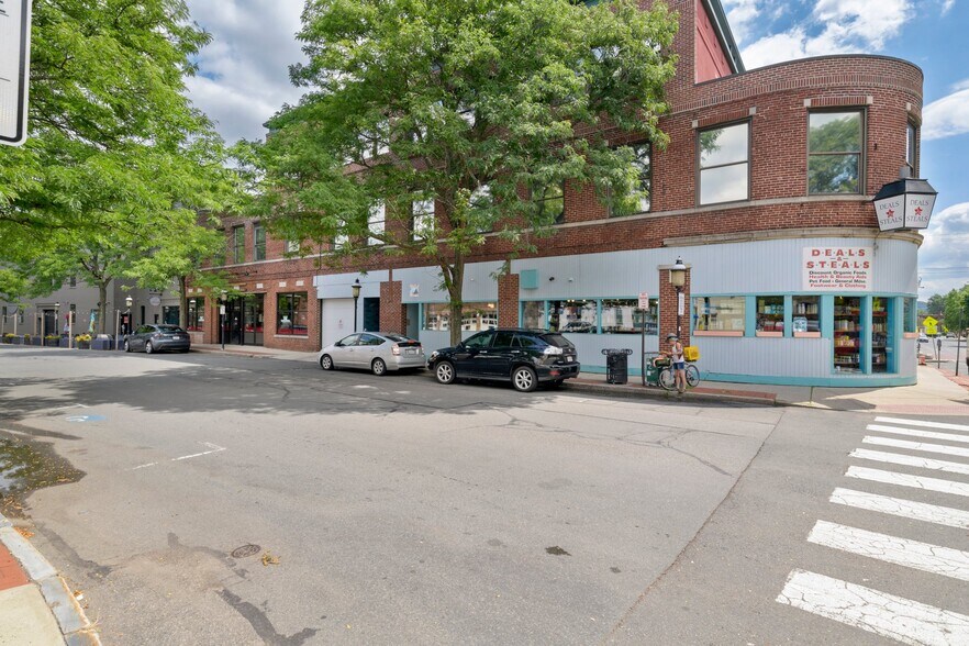 More Photos Of 2 Gleason Plz, Northampton General Retail For Lease