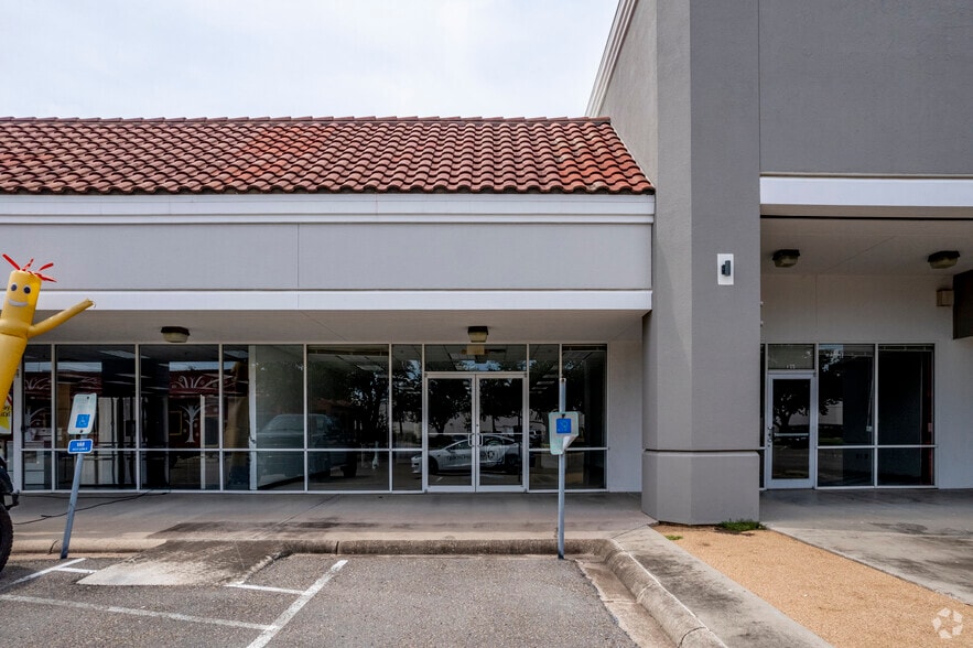More Photos Of 1800 S Main St, McAllen Unknown For Lease