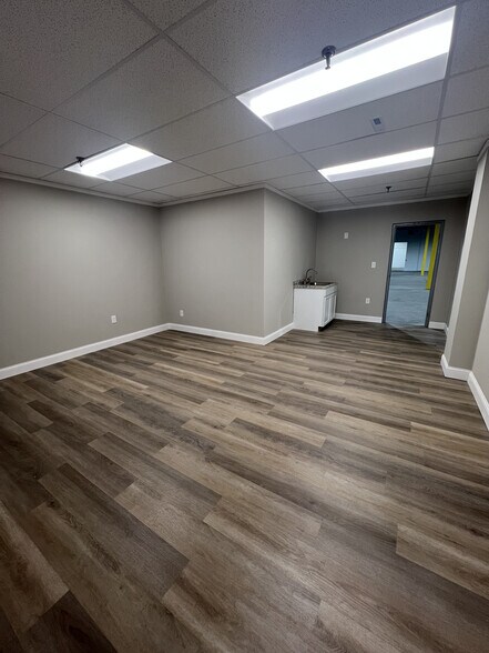 More Photos Of 9130 Grand Ave S, Bloomington Warehouse For Sale