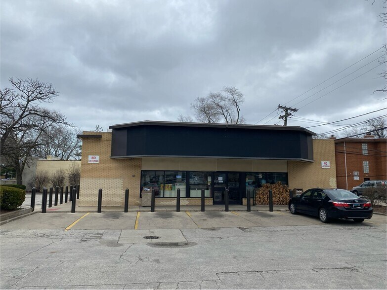 More Photos Of 8357 Skokie Blvd, Skokie Convenience Store For Lease
