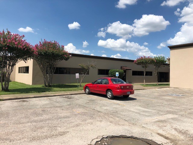 More Photos Of 6033-6035 Airline Dr, Houston Medical For Lease