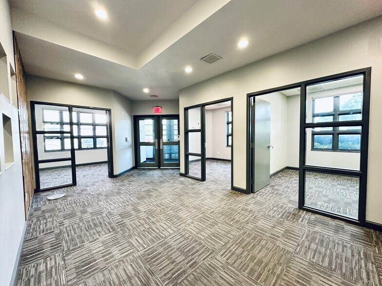 More Photos Of 329 E 2100 S, Salt Lake City Showroom For Lease