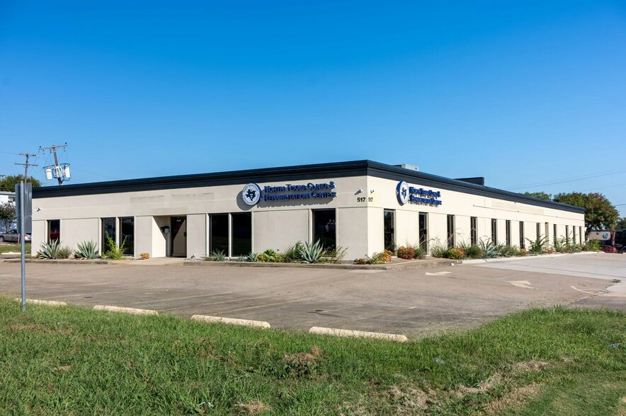 More Photos Of 517 N Carrier Pky, Grand Prairie Medical For Lease