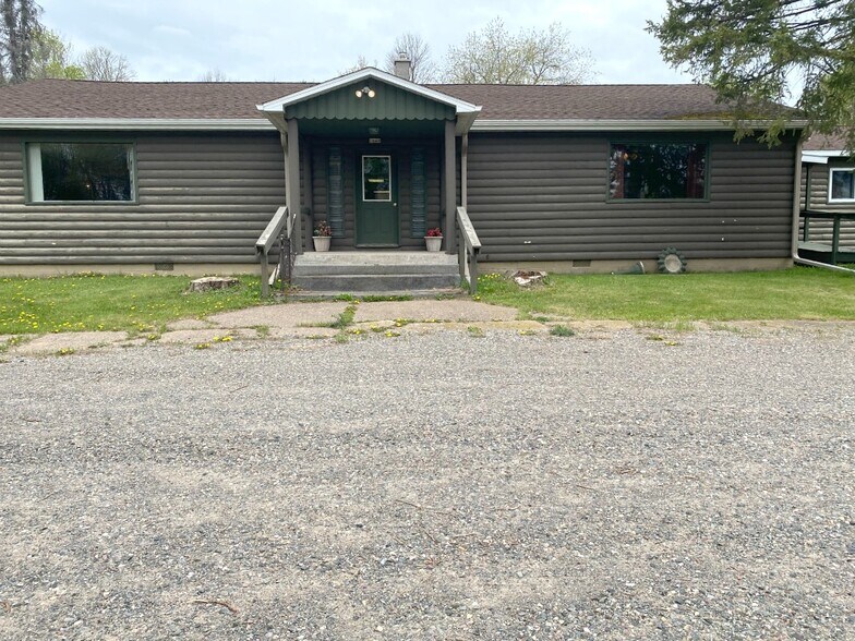 Primary Photo Of 1640 W US-2, Crystal Falls Restaurant For Lease