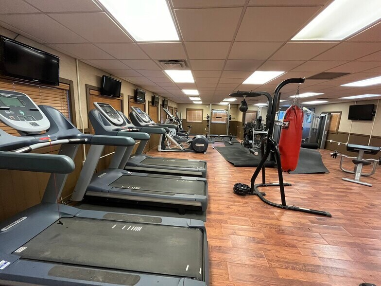 More Photos Of 913 4th St SW, Stanley Hotel For Sale