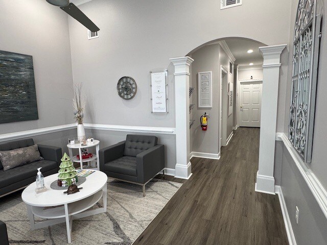More Photos Of 101-106 Bombay Ln, Roswell Medical For Lease
