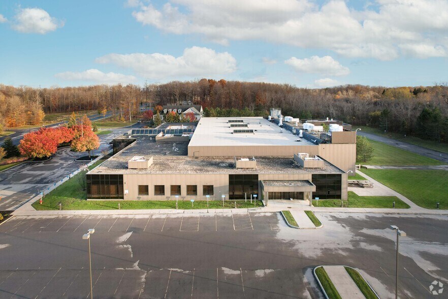 More Photos Of 115 Canal Landing Blvd, Rochester Manufacturing For Sale