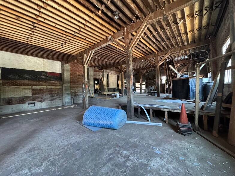 More Photos Of 123 Water St, Horse Cave Storefront Retail Residential For Sale