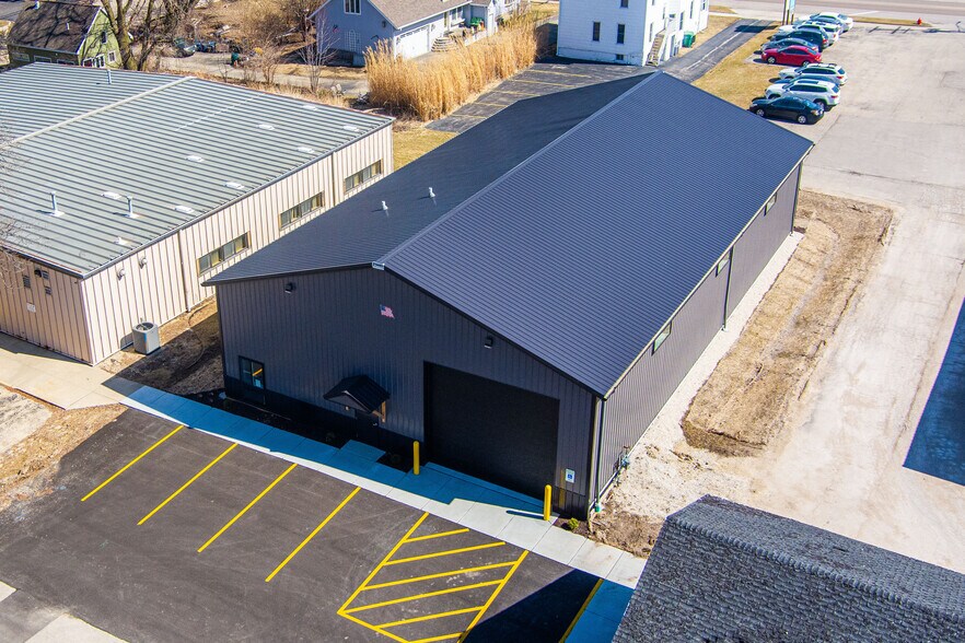 More Photos Of 440 N Maple St, Sycamore Manufacturing For Lease