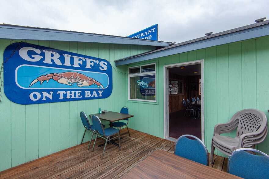 More Photos Of 142 Bay Front Loop, Winchester Bay General Retail For Sale