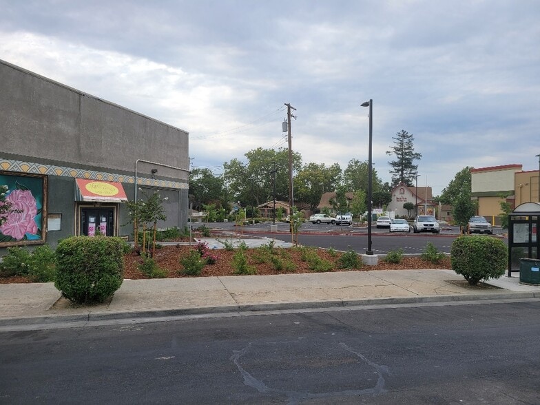 More Photos Of 2322-2326 Del Paso Blvd, Sacramento Storefront Retail Residential For Sale