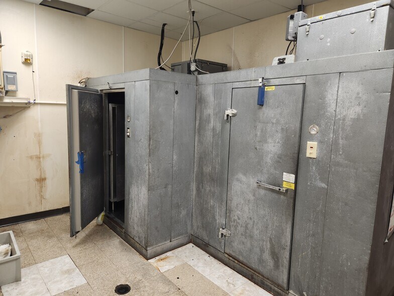 More Photos Of 401 SW C Ave, Lawton Fast Food For Lease