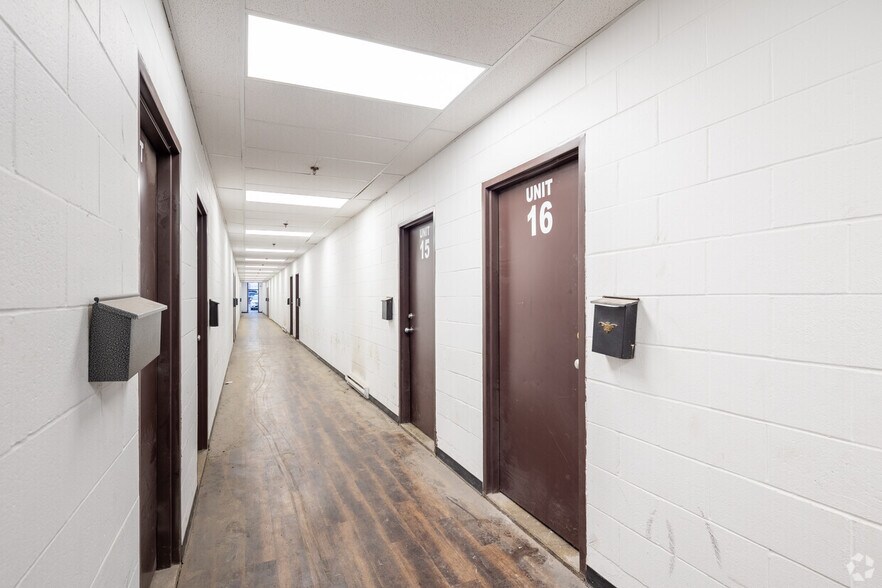 More Photos Of 21 Hale Rd, Brampton Warehouse For Sale