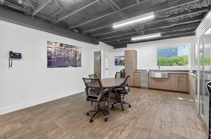 More Photos Of 442 NW 35th St, Boca Raton Office For Sale