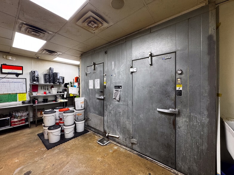More Photos Of 8903 Cullen Blvd, Houston Restaurant For Sale