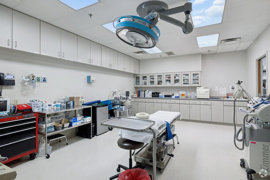 More Photos Of 4920 SW Lee Blvd, Lawton Medical For Sale