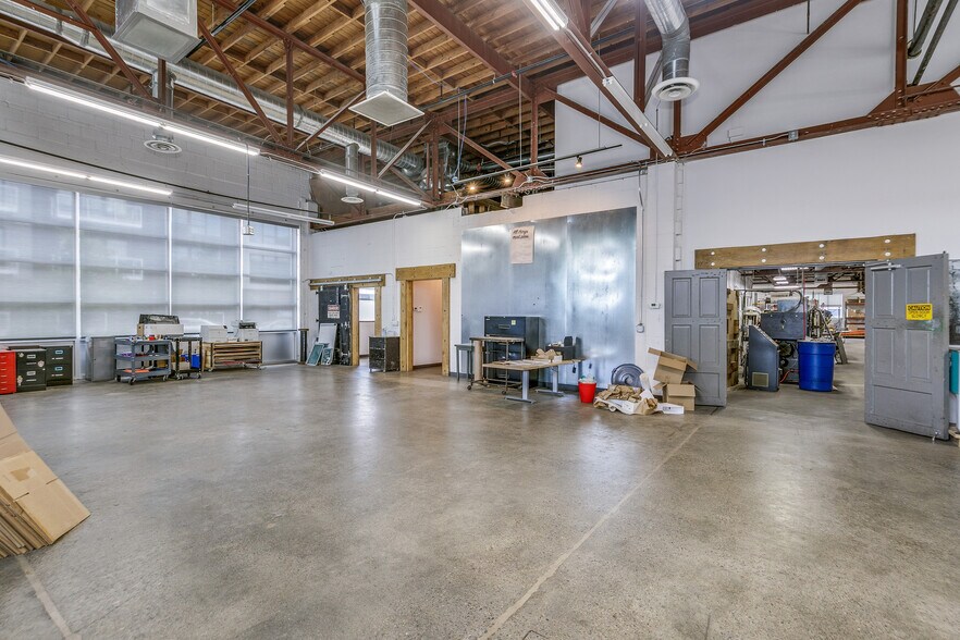 More Photos Of 2336 Territorial Rd, Saint Paul Warehouse For Sale