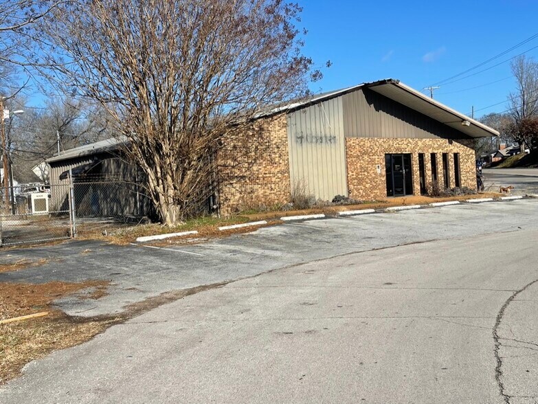 More Photos Of 2008 S Main St, Columbia Medical For Sale