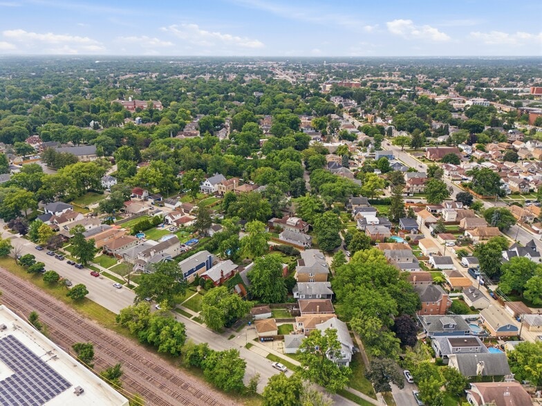 More Photos Of 6240 N Avondale Ave, Chicago Specialty For Sale
