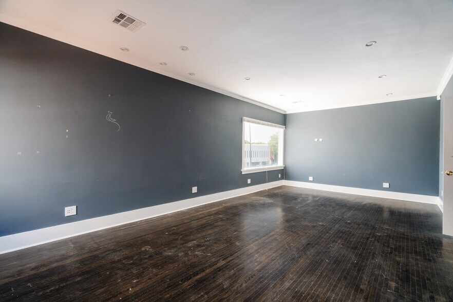 More Photos Of 7677 W Sunset Blvd, Los Angeles General Retail For Sale