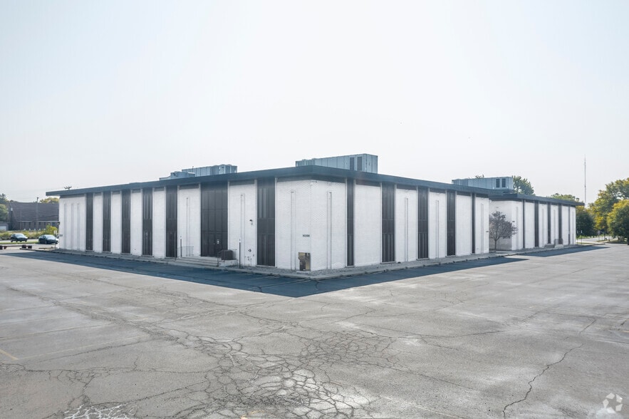 More Photos Of 16500 W 12 Mile Rd, Southfield Office For Lease