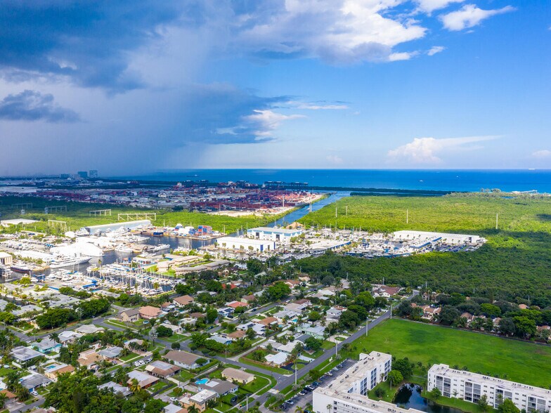 More Photos Of 19-33 N Federal Hwy, Dania Freestanding For Sale