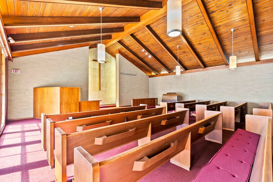 More Photos Of 1701 W Woodlawn Ave, San Antonio Religious Facility For Sale