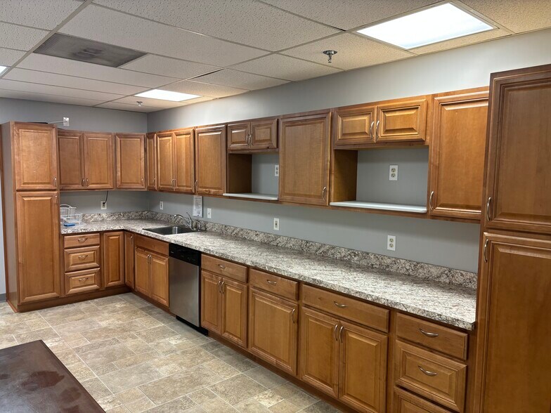 More Photos Of 1893 Metro Center Dr, Reston Office For Lease