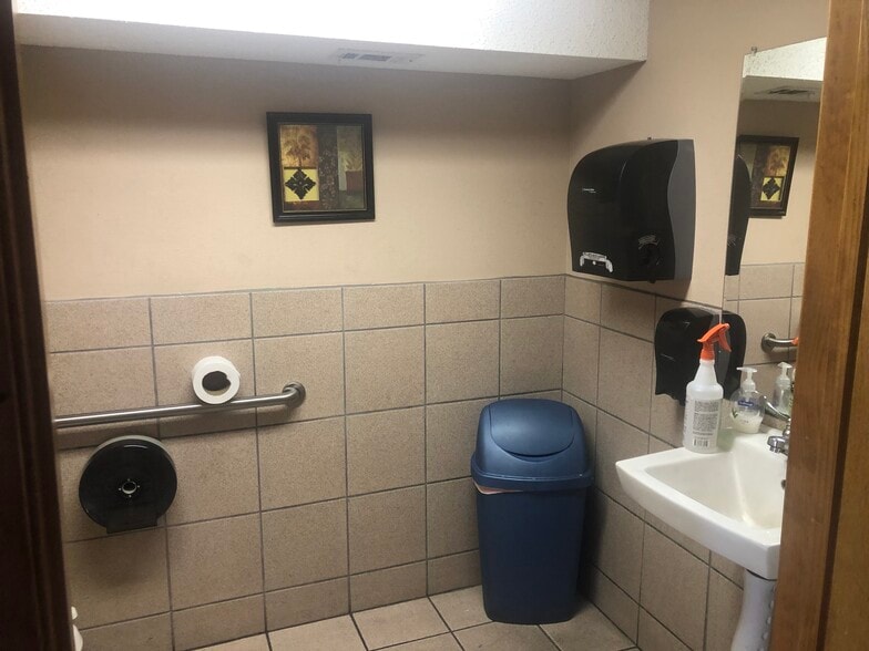 More Photos Of 12250 S Gessner Dr, Houston Auto Repair For Sale