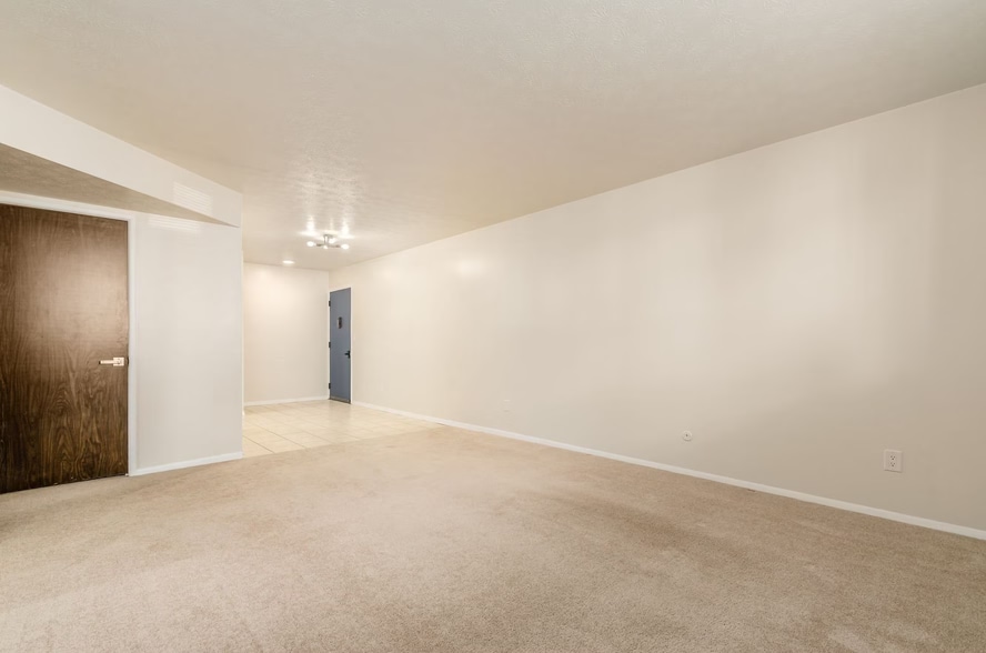 More Photos Of 4443-4445 Mobile Dr, Columbus Apartments For Sale