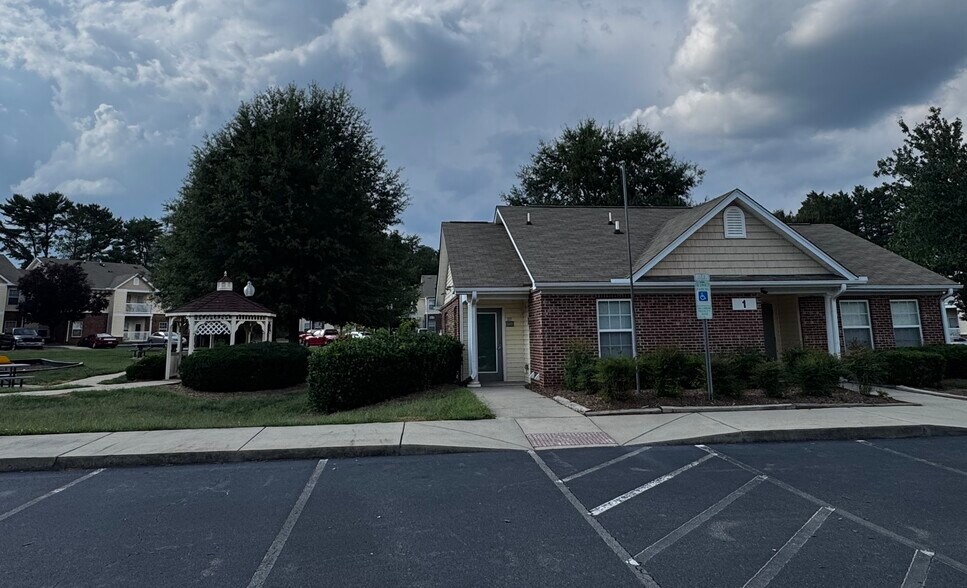 More Photos Of 2006 Oakbrook Ct, Reidsville Apartments For Sale
