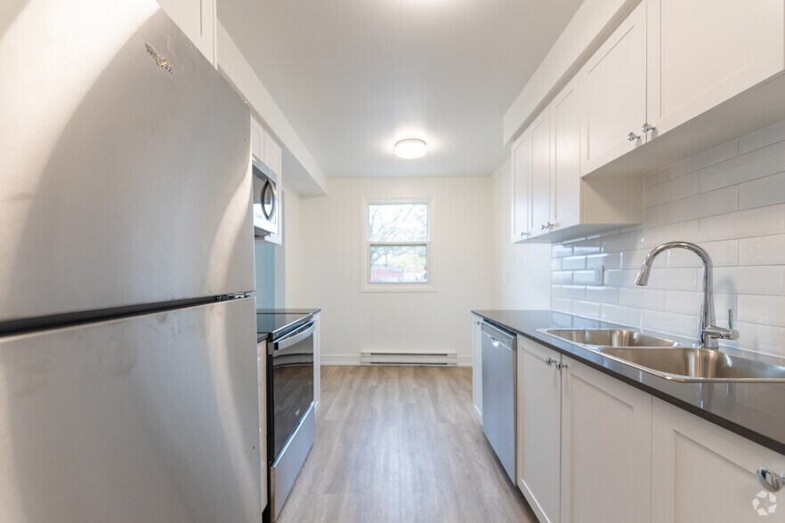 More Photos Of 100 Rideau St, Oshawa Apartments For Sale