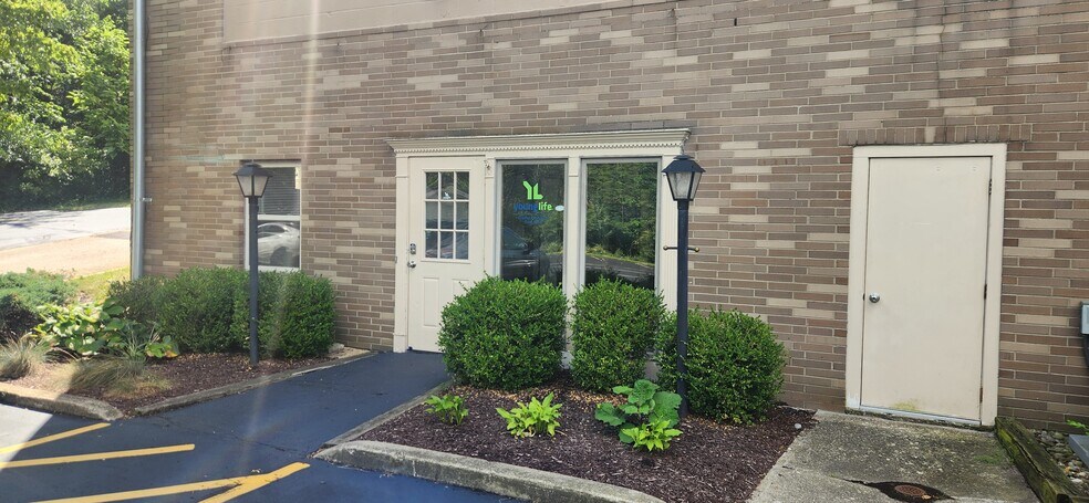 More Photos Of 27070 Detroit Rd, Westlake Freestanding For Lease