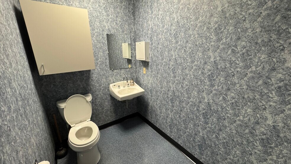 More Photos Of 2925 William Penn Hwy, Easton Office For Lease