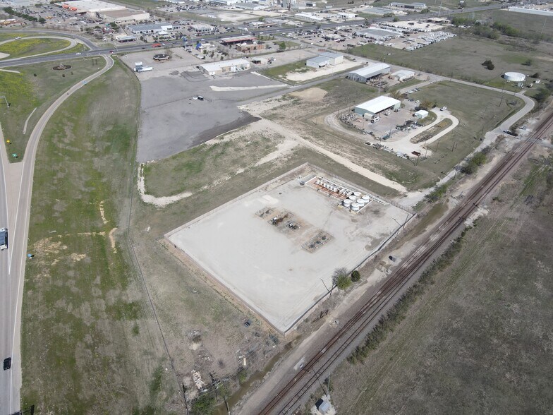 More Photos Of 112 E Industrial Blvd, Cleburne Warehouse For Sale