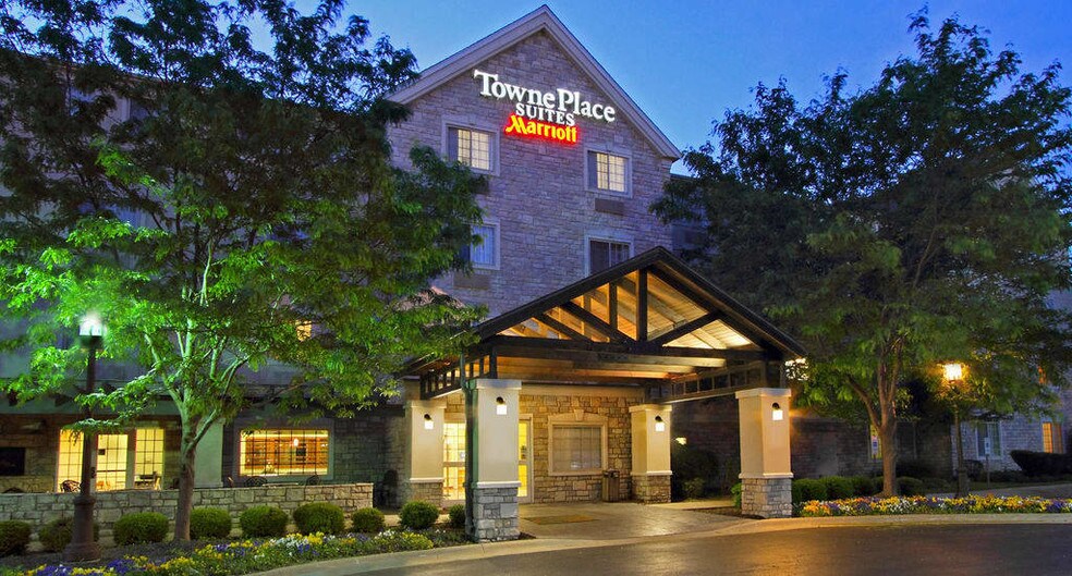 Primary Photo Of 3100 SE 14th St, Bentonville Hotel For Sale
