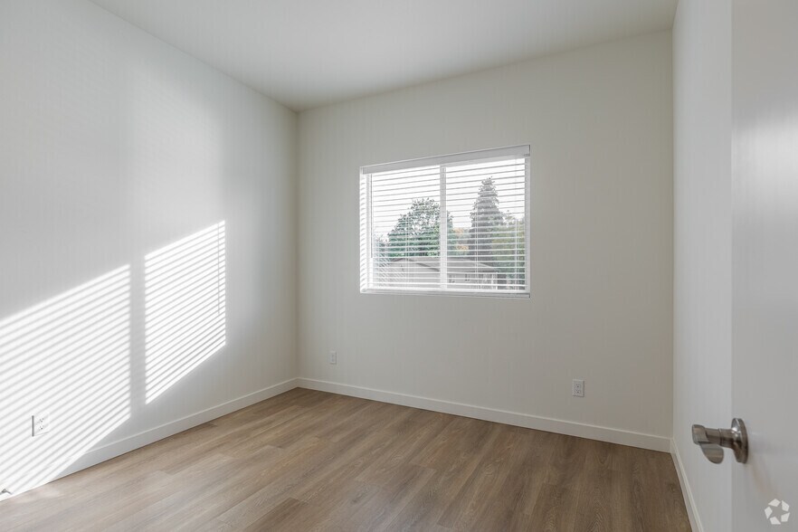 More Photos Of 3254 SE 90th Pl, Portland Apartments For Sale