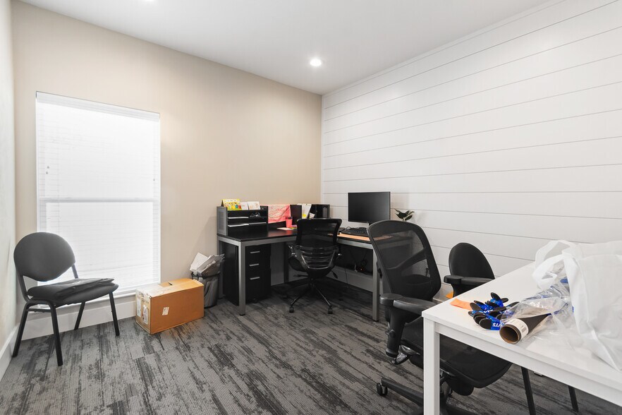 More Photos Of 2720 NW 6th St, Gainesville Medical For Lease