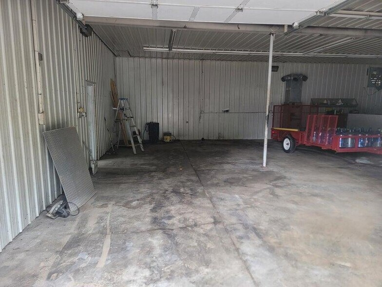 More Photos Of 7744 S Highway 27, Burnside Flex For Lease