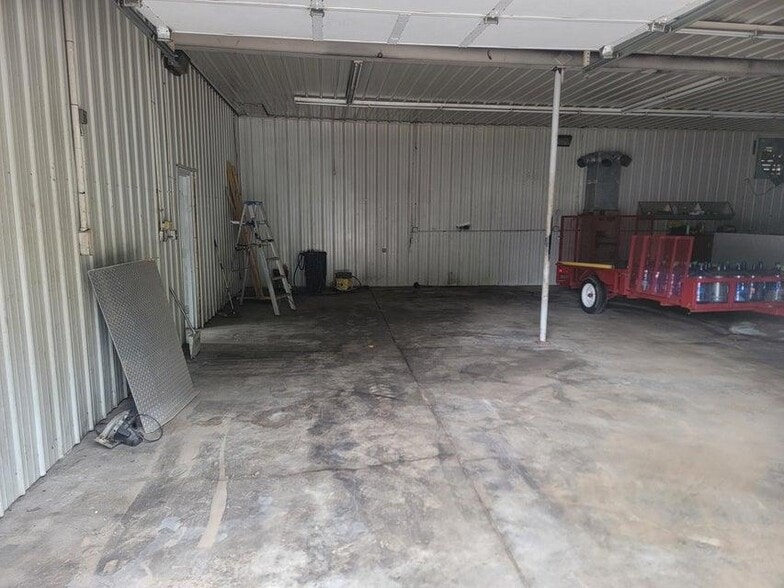More Photos Of 7744 S Highway 27, Burnside Flex For Lease
