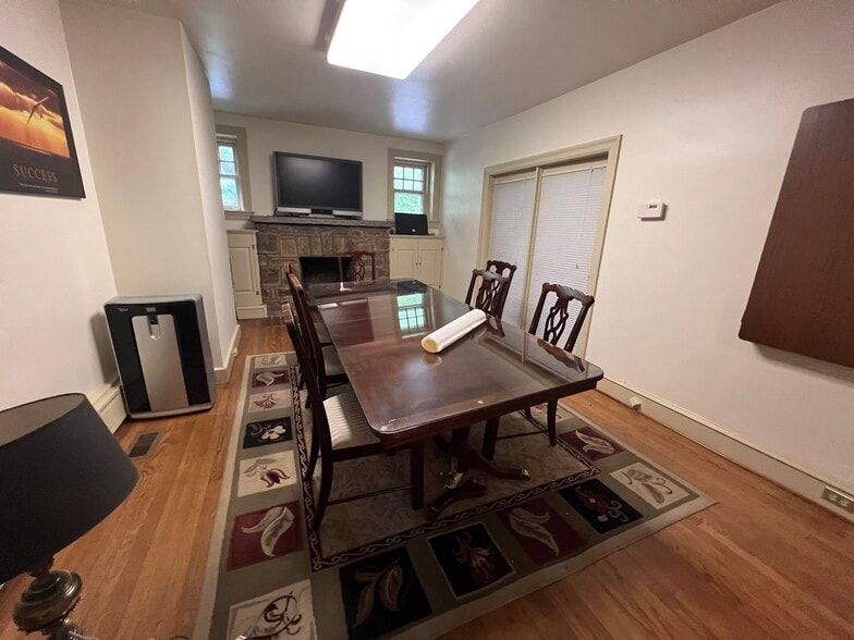 More Photos Of 601 E Lancaster Ave, Downingtown Office For Sale