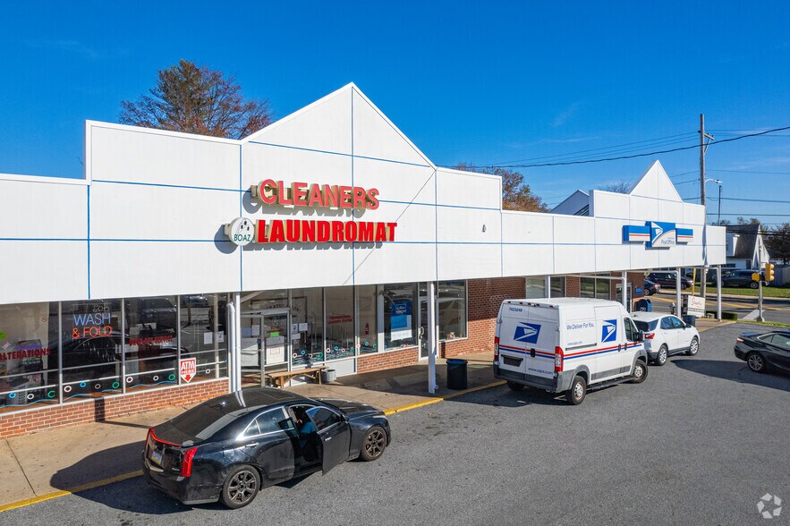 More Photos Of 923-925 Providence Rd, Secane Unknown For Lease