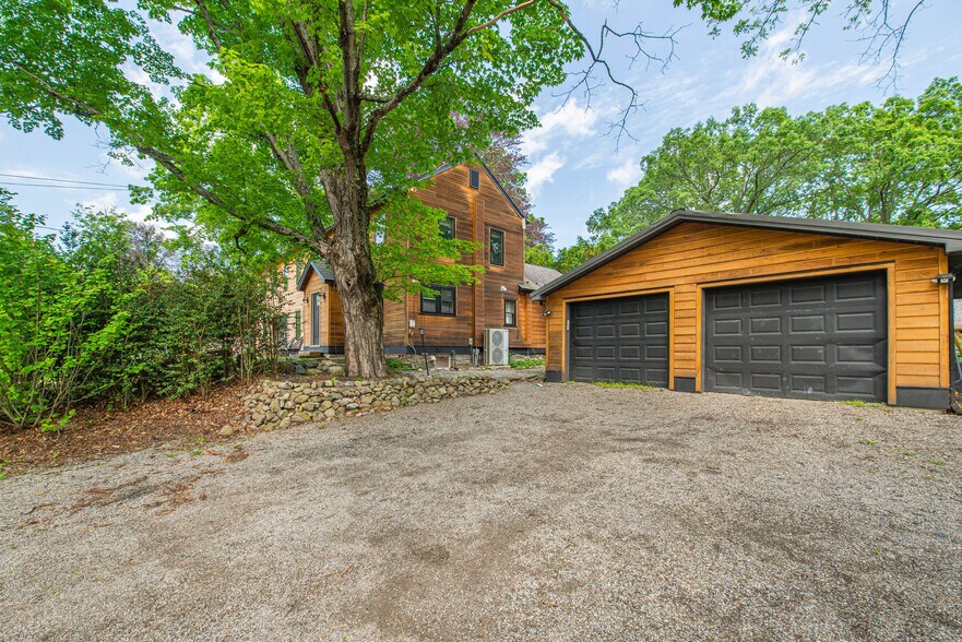 More Photos Of 62 Mount Pleasant Rd, Columbia Specialty For Sale